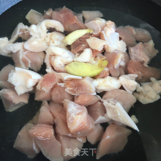 香菇板栗红烧肉步骤3