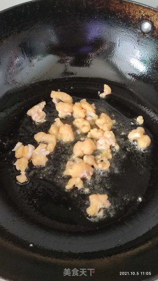 酸菜芋儿鸡步骤2
