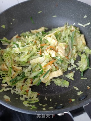 鸡蛋炒卷心菜步骤16