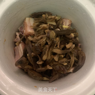 鹿茸菇蒸排骨步骤4