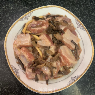 鹿茸菇蒸排骨步骤6
