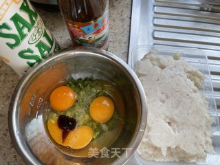 鱼滑炒鸡蛋步骤1