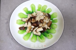 无油少盐清肠的白灼香菇油菜芯步骤5
