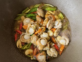 青红椒炒扇贝肉步骤8