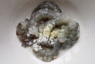 蒜蓉辣酱炒虾仁步骤3