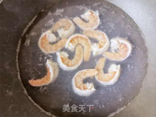 蒜蓉辣酱炒虾仁步骤5