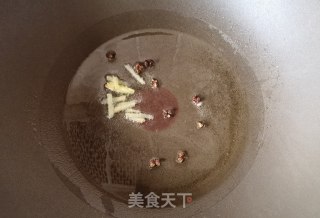 蒜蓉辣酱炒虾仁步骤7