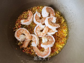 蒜蓉辣酱炒虾仁步骤10