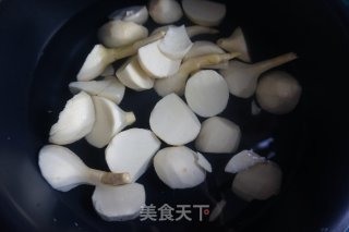 茨菇炖肉步骤3