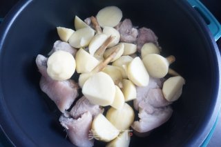 茨菇炖肉步骤10
