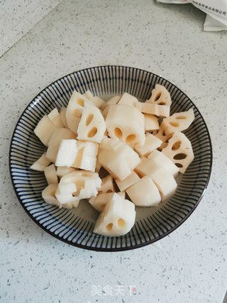 韩式鱼丸炒莲藕步骤1