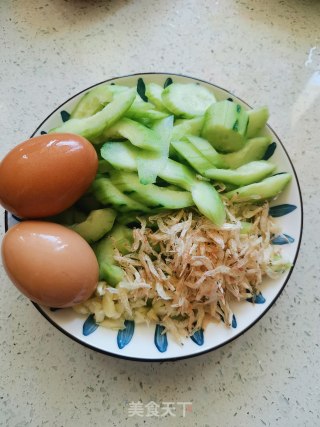 虾皮黄瓜炒鸡蛋步骤1