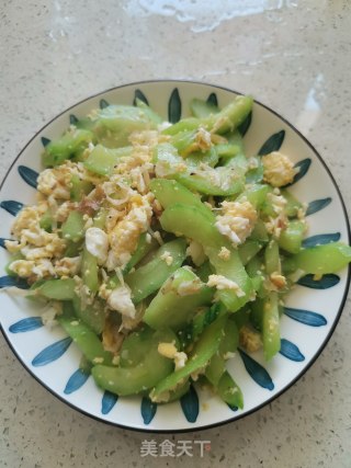 虾皮黄瓜炒鸡蛋步骤5