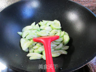 煎鸡蛋炒黄瓜步骤6