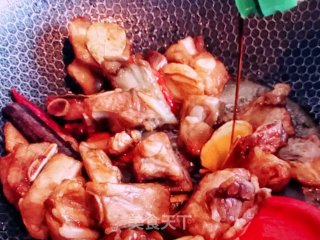 板栗焖排骨步骤8