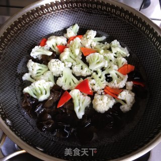 木耳菜花炒肉步骤1