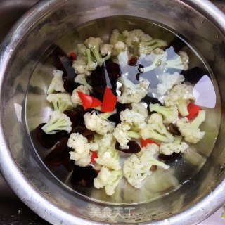木耳菜花炒肉步骤2