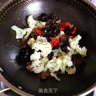 木耳菜花炒肉步骤5
