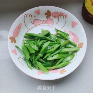 芹菜香辣虾步骤9