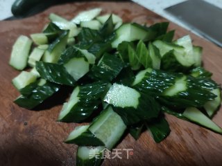 黄瓜青椒炒虾步骤3