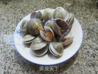 圆蛤肉炒毛毛菜步骤2