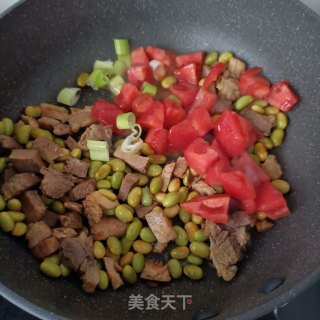 回锅肉丁炒毛豆步骤12