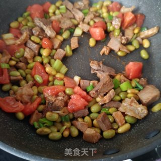 回锅肉丁炒毛豆步骤16