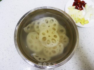 酸辣莲藕片❗️开胃下饭菜家常小炒步骤2