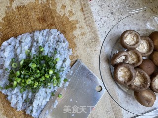 虾滑酿香菇步骤1