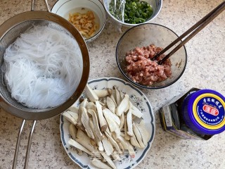 橄榄菜炒粉丝步骤2