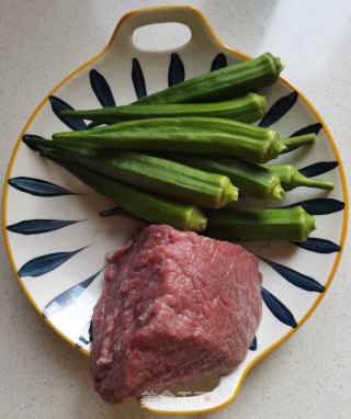 秋葵炒牛肉丁步骤1