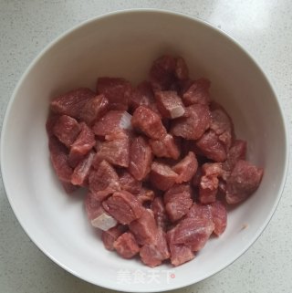 秋葵炒牛肉丁步骤2