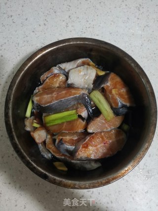 飘香焖鱼块步骤5