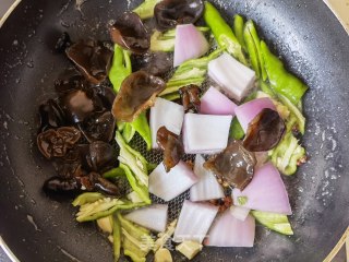 蒜蓉辣酱炒鸡蛋步骤6
