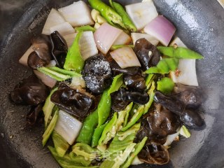 蒜蓉辣酱炒鸡蛋步骤8