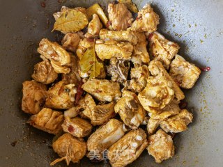 洋葱土豆炖排骨步骤9