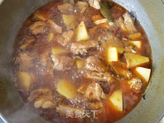 洋葱土豆炖排骨步骤18