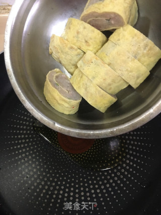 辣椒韭菜炒鲮鱼蛋卷步骤6