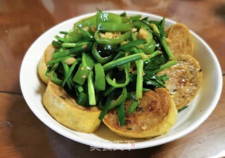 辣椒韭菜炒鲮鱼蛋卷步骤9