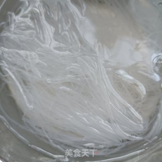 丝瓜粉丝鲜虾煲步骤2