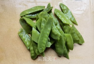 荷兰豆烩豆腐皮步骤2