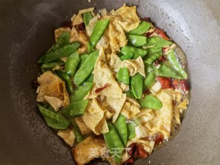 荷兰豆烩豆腐皮步骤11