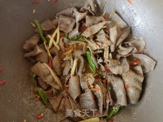 蒜蓉辣酱炒毛肚步骤12