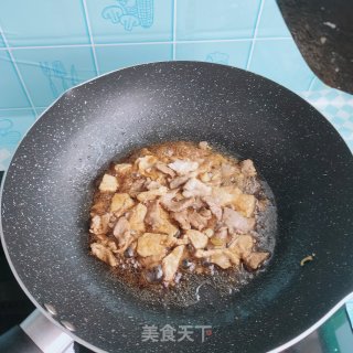 青红椒炒肉步骤7