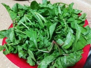 熏肉炒萝卜缨步骤1