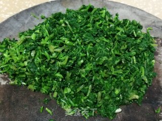 熏肉炒萝卜缨步骤3