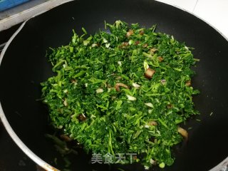 熏肉炒萝卜缨步骤7