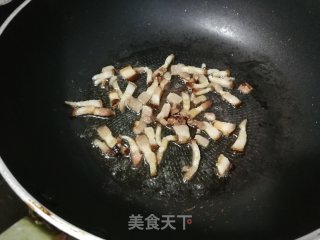 熏肉炒萝卜缨步骤5