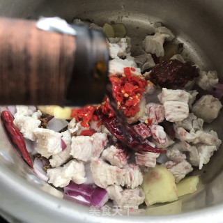 红酒炖鳄鱼肉步骤7