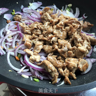 洋葱炒里脊肉步骤8